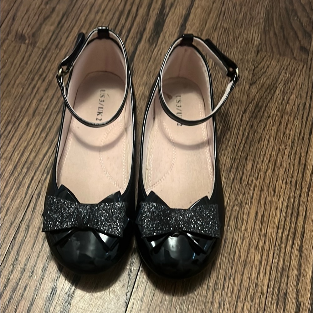 Stylish Kids Dress Shoes with Glitter Bows size 3